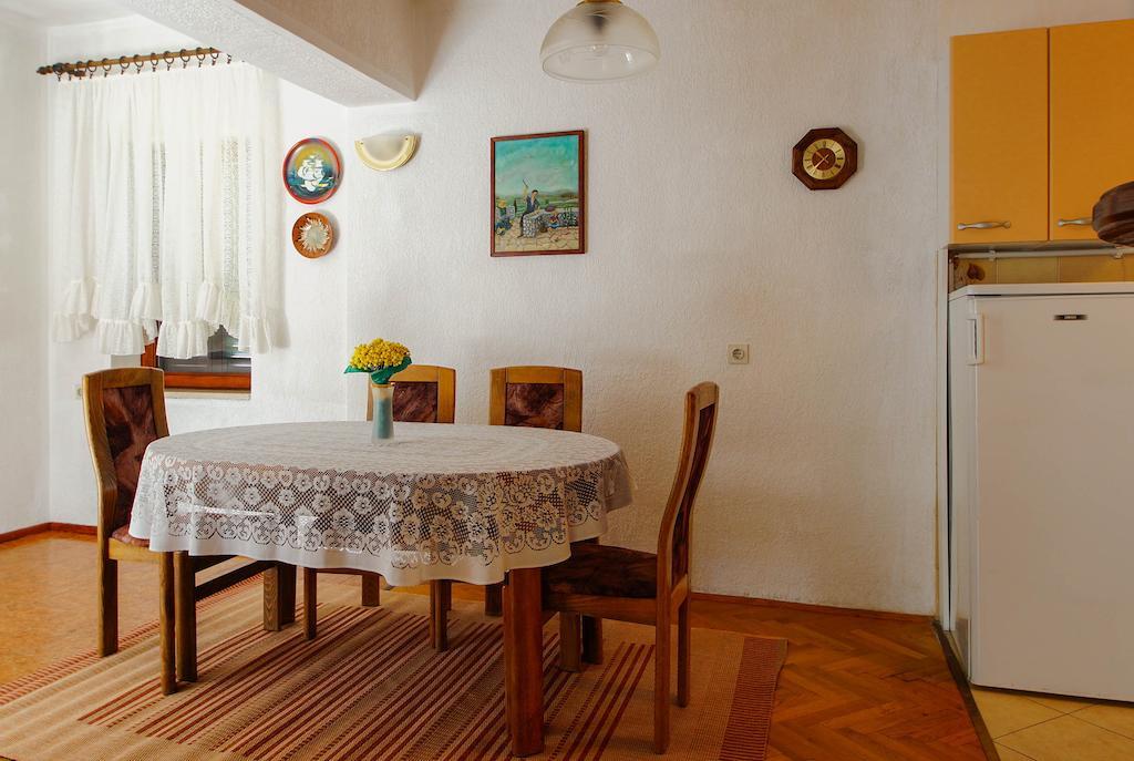 Apartments Lina Novi Vinodolski Room photo